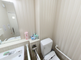 清潔な介護施設のトイレ空間