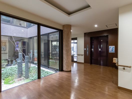 エレベーター前