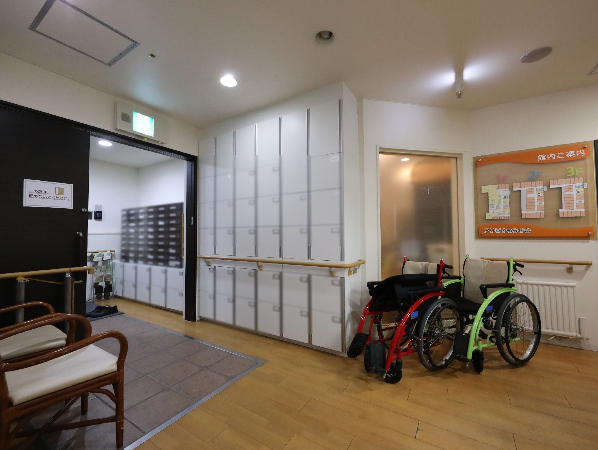 椅子をご用意している玄関