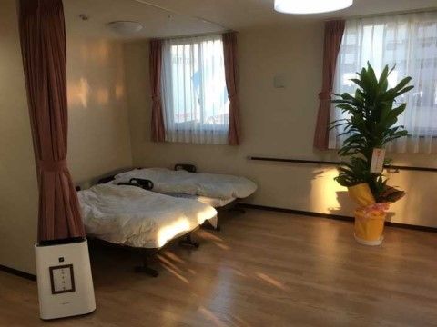 観葉植物のある共有スペース