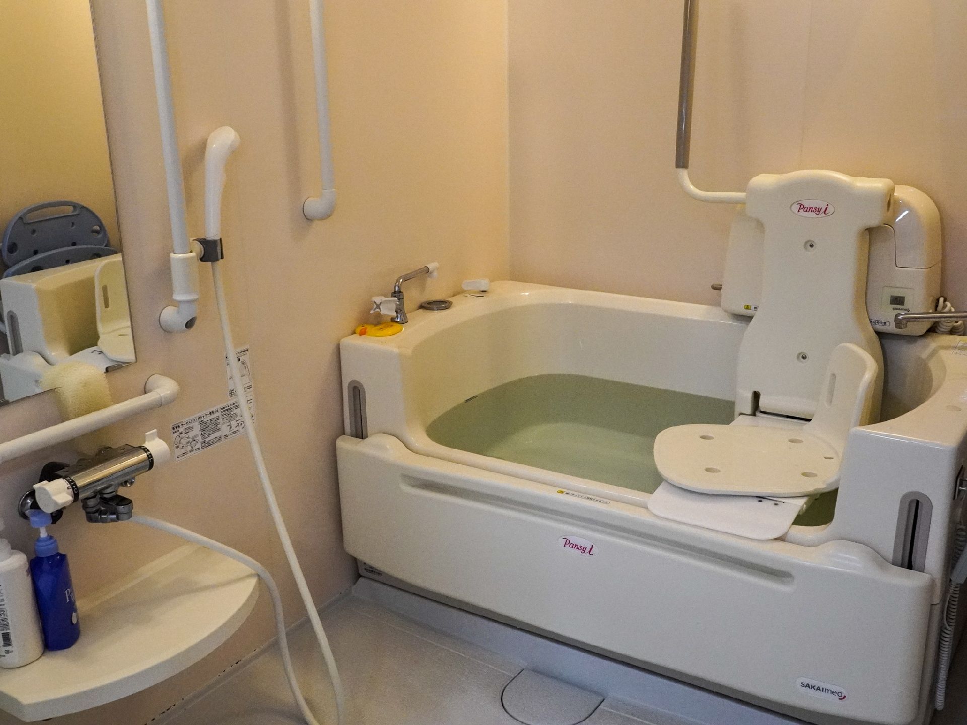 機械浴のある老人ホーム