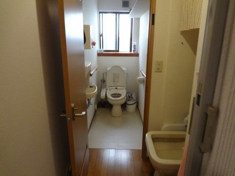 洗面台のあるトイレ