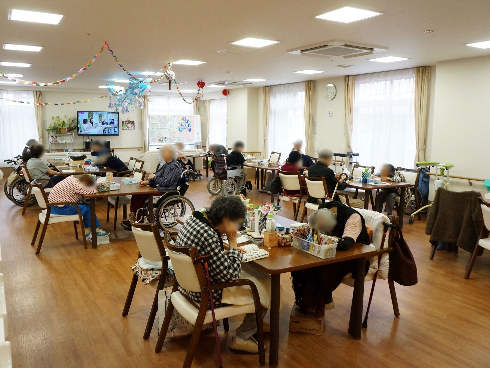 デイサービスルームをダイニングとしても使用している。そのため、入居者様ではない方との交流も楽しむことができる。