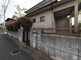 静かな住宅街にある施設外観