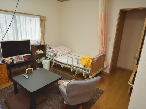 生活支援ハウス スミレちゃんの日常。ひとりの時間を有意義に過ごせるよう、居室を完全個室制にいたしましたので、ゆっくりと毎日をお過ごしください。