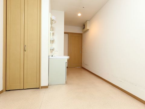 洗面台とクローゼットが完備されている、個室タイプの居室