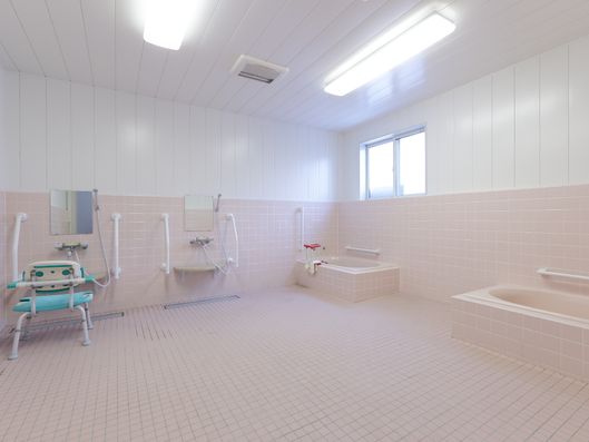 広々とした風呂場