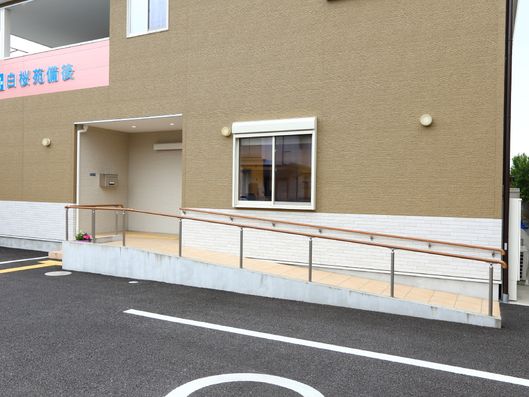 外観を右斜め前から