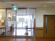 介護施設の明るい廊下の様子
