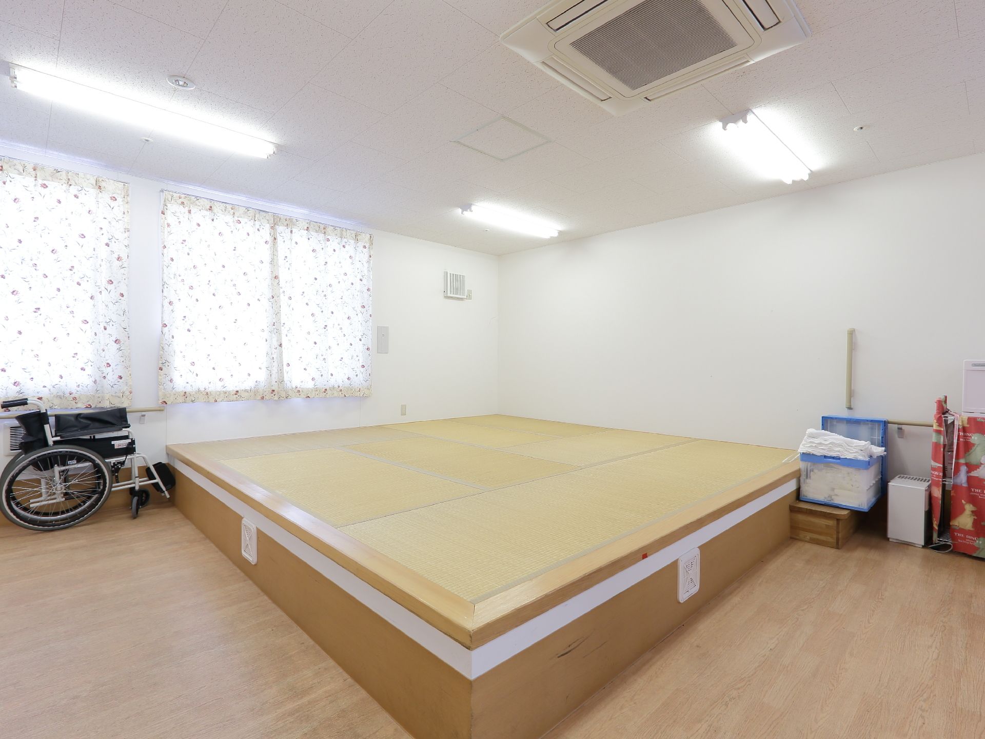 横になったりごろ寝をしたり、くつろいでいただくために畳敷きのスペースを用意した。使い慣れた空間で、のんびりと過ごしていただきたい。