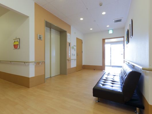 エレベーター前の廊下