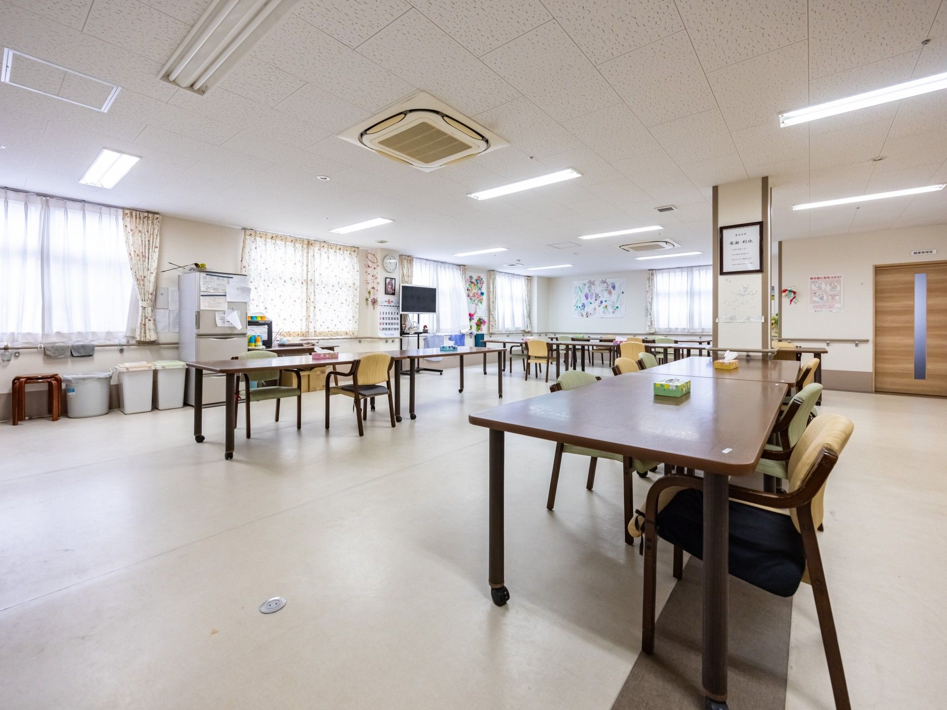 広々とした明るい共有スペース
