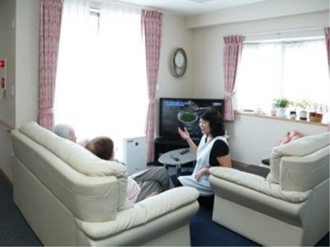 ソファーが設置された共有スペース