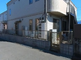 静かな住宅街にある施設外観