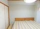 介護施設の明るい居室の内部
