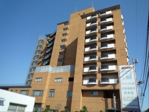「湖の都 サンテーヌ土浦」の外観。各部屋にベランダが設けられている。