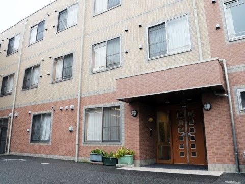 「そんぽの家 高蔵寺」外観。24時間365日、皆様のご入居を心よりお待ちしています。