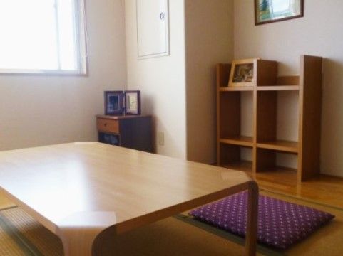 くまもと長寿苑そよ風シニアハウスの日常。日々の生活を安心しておこなえる広々とした居室をご用意しております。