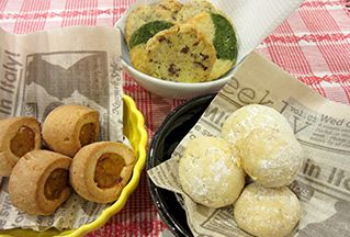 一口大の丸いパンや焼き菓子