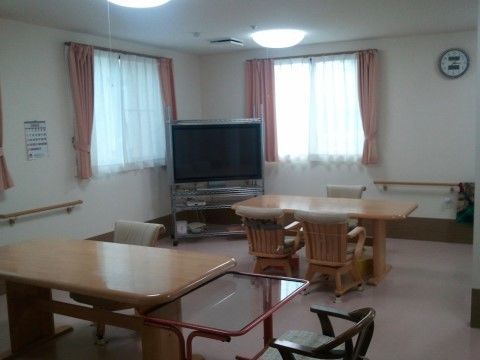 お食事やテレビ鑑賞ができる共有スペース。