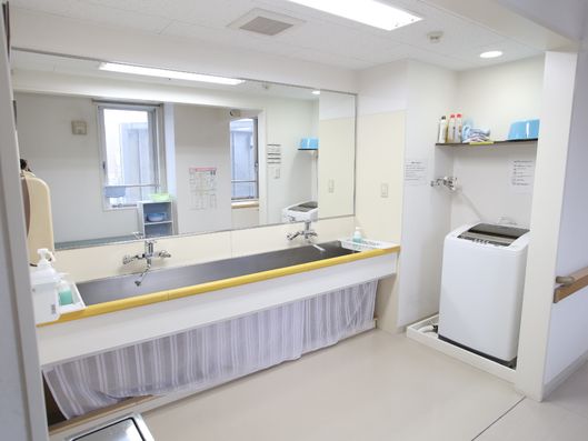 手洗い場とランドリー