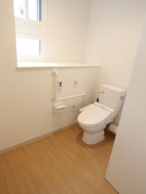 小窓付トイレ