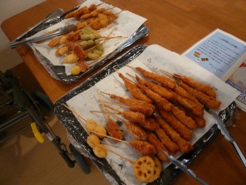 住宅型有料老人ホーム ファイン舎利寺の食事。串カツ。