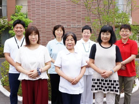笑う介護スタッフ