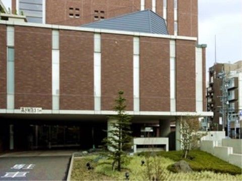 施設の目の前には、総合病院がある。病気や怪我をした際はすぐに受診できるため、安心して過ごすことが可能。