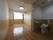 各部屋にはトイレがある。部屋と一体型になっており、緊急用のコールボタンがあり、肘置き、背もたれも付いている。