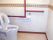 トイレ内には手すりをさまざまな高さで設置しているため、入居者様の体の大きさや具合に合わせてご利用いただける。