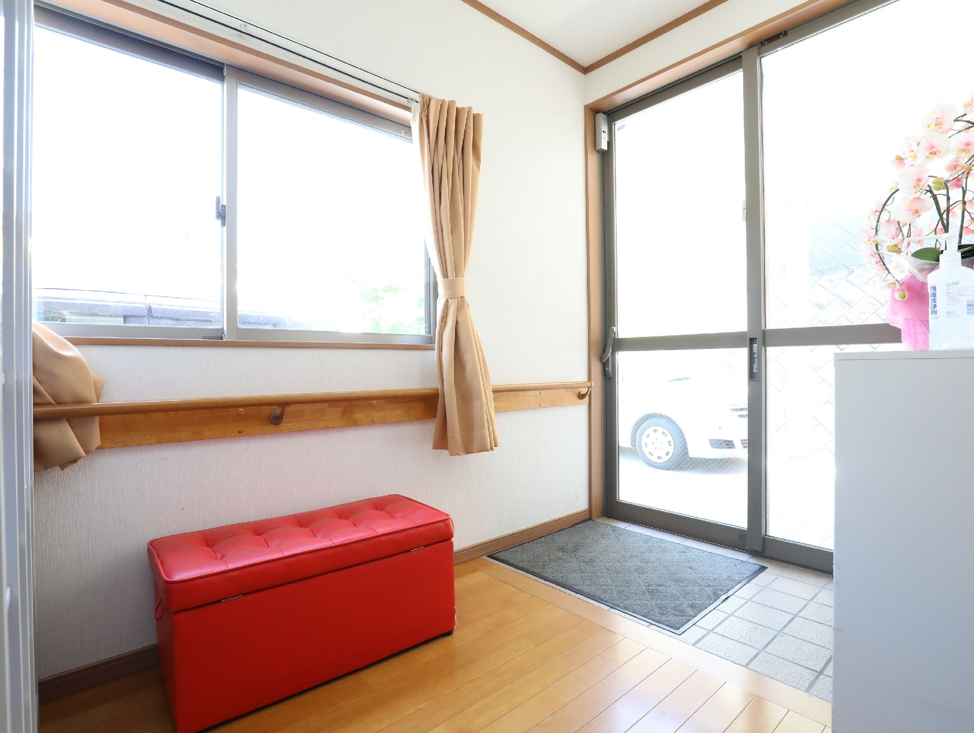 手すりのある玄関