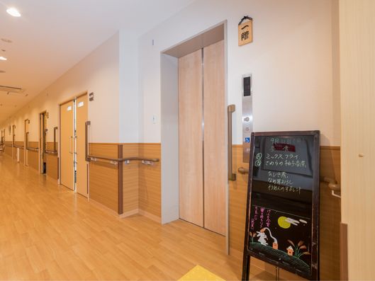 エレベーター前