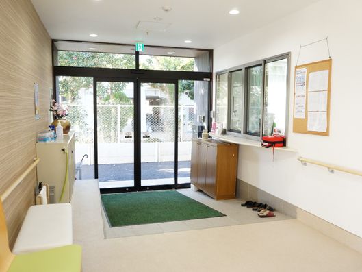 清潔感あるエントランス