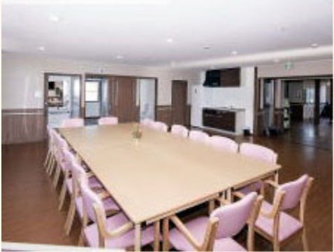「アイホーム足利弐番館」リビング・食堂。栄養満点のお食事ですので、ご安心ください。