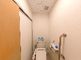 バリアフリー設計のトイレ空間