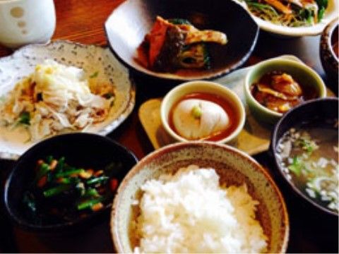 「はるすのお家蟹江」お食事風景