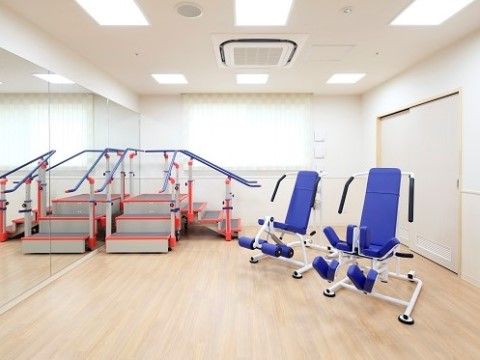 「ニチイホーム川口」の機能訓練室。理学療法士などによる専門的指導。