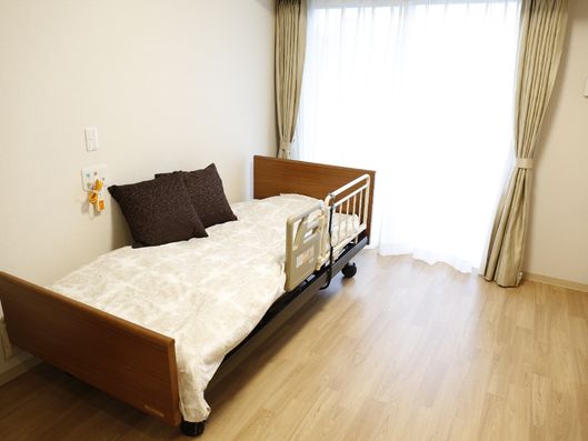 居室・介護用電動ベッド(寝具付)