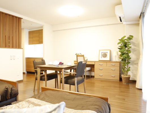 居室(夫婦入居可能部屋)・デスク