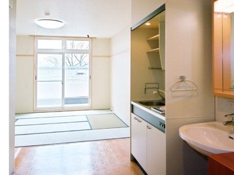 敷布団をご希望の方におすすめの、広いスペースに畳のある個室
