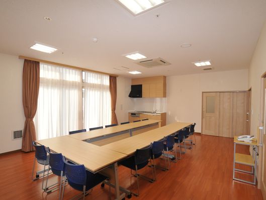 大きな窓のある部屋