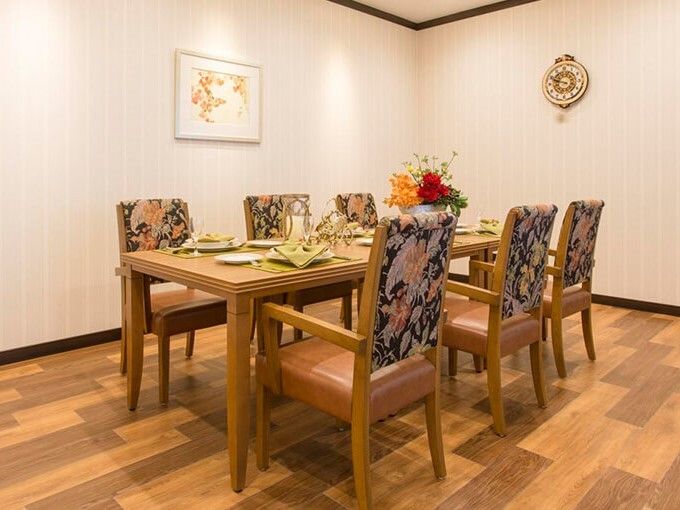 入居者様やスタッフもしくは来訪者様が歓談やミーティングなどにつかうことができる静かな部屋も施設では容易してある。