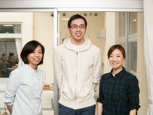 笑顔の介護スタッフ