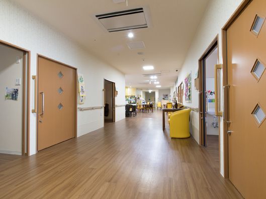 廊下から共有スペース