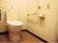 居室内にはトイレが完備されている。温水洗浄便座と手すりが備わっているので、いつも清潔で快適に利用できる。