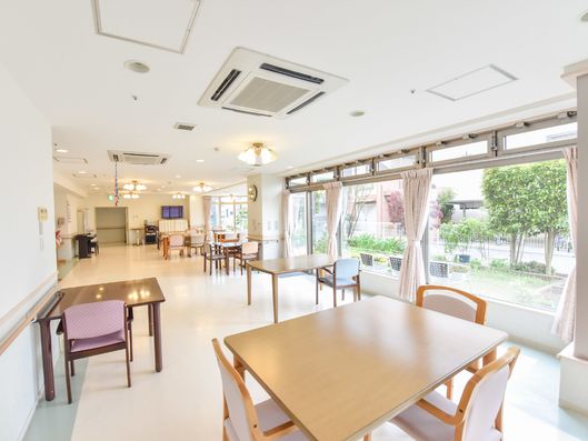 ゆとりあるスペースが設けられたリビング