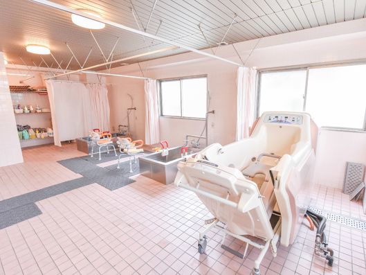 設備の整った浴室