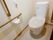 個室のトイレの左右には手すりが設置しているため、立ち上がるときに両手で手すりを持つことができ、安心である。