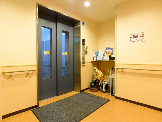 エレベーター前